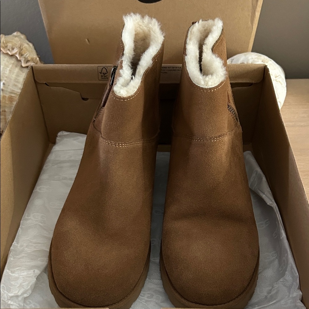 UGG Classic Femme Zip Mini in Chestnut